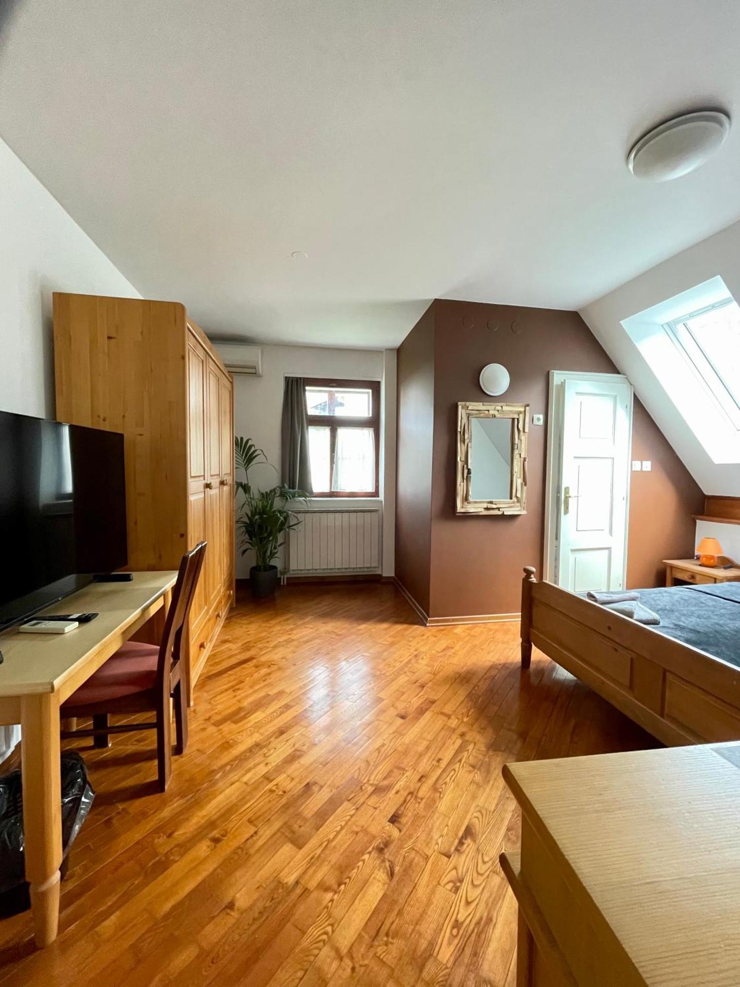 Hotel Gostisce Barbara à Idrija Extérieur photo