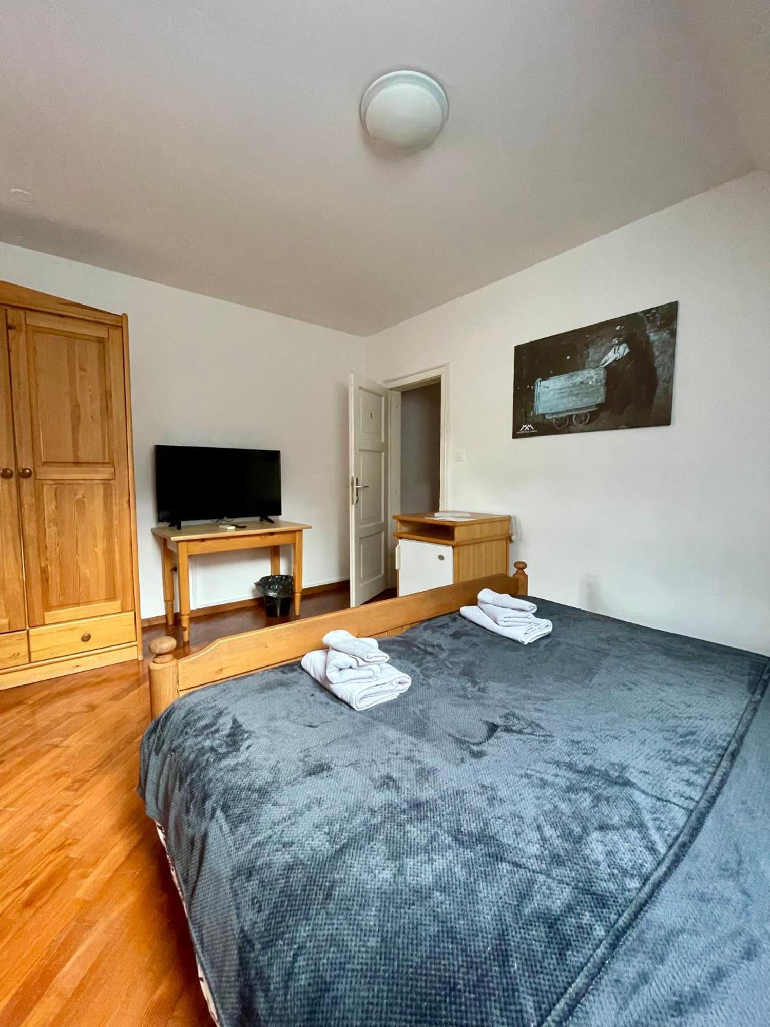 Hotel Gostisce Barbara à Idrija Extérieur photo