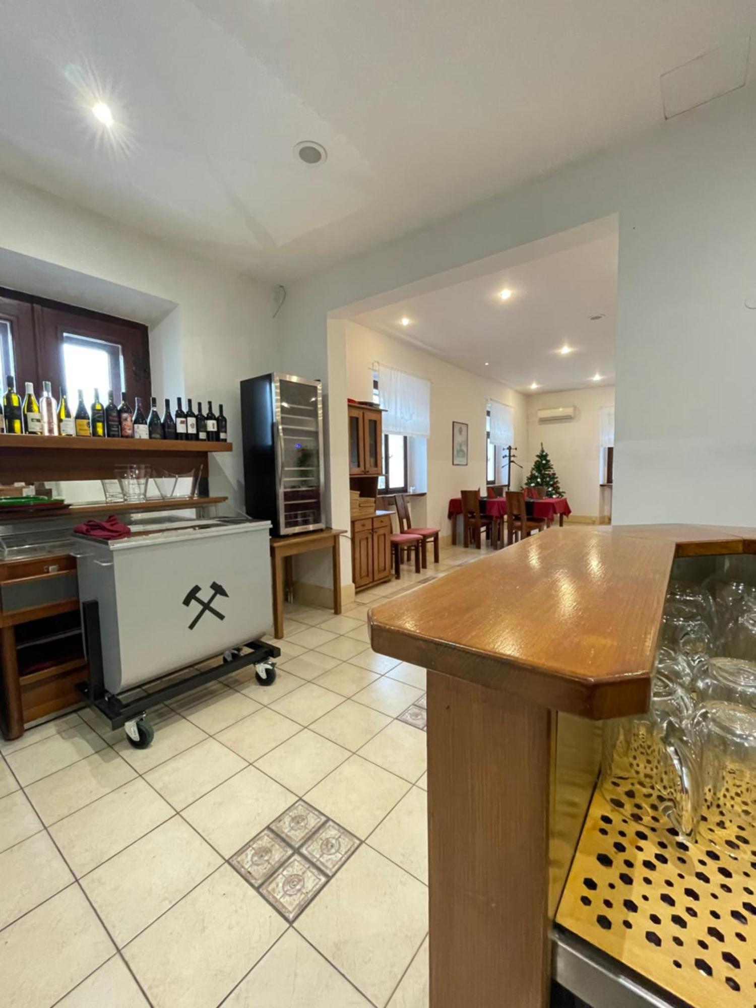 Hotel Gostisce Barbara à Idrija Extérieur photo