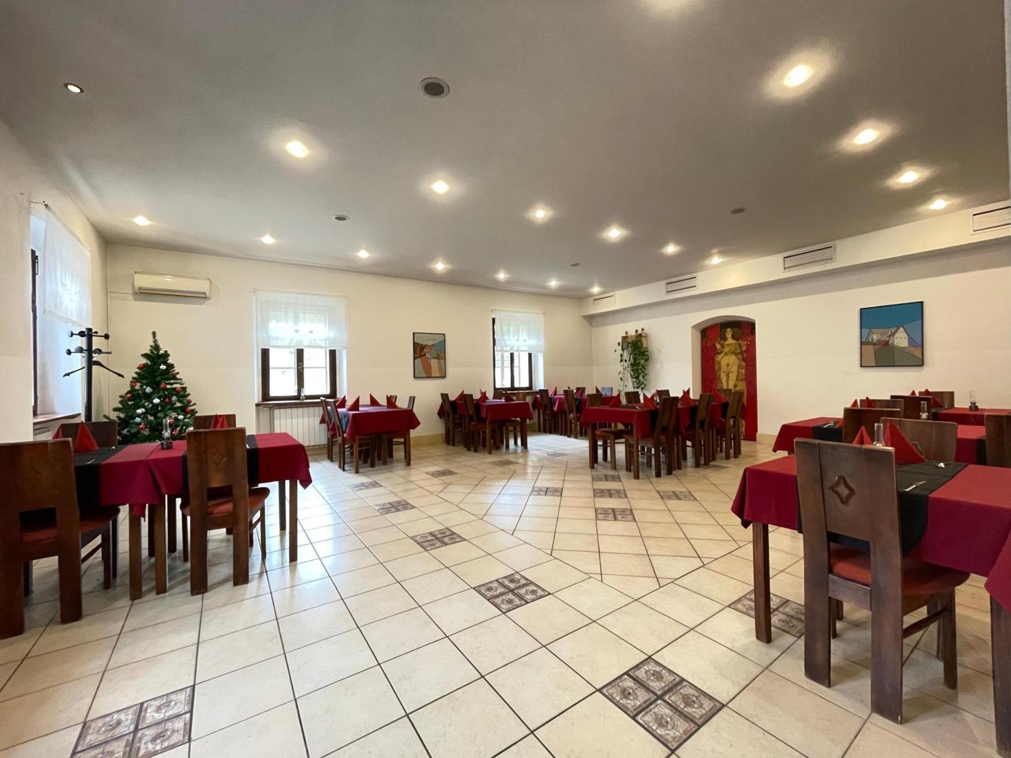 Hotel Gostisce Barbara à Idrija Extérieur photo