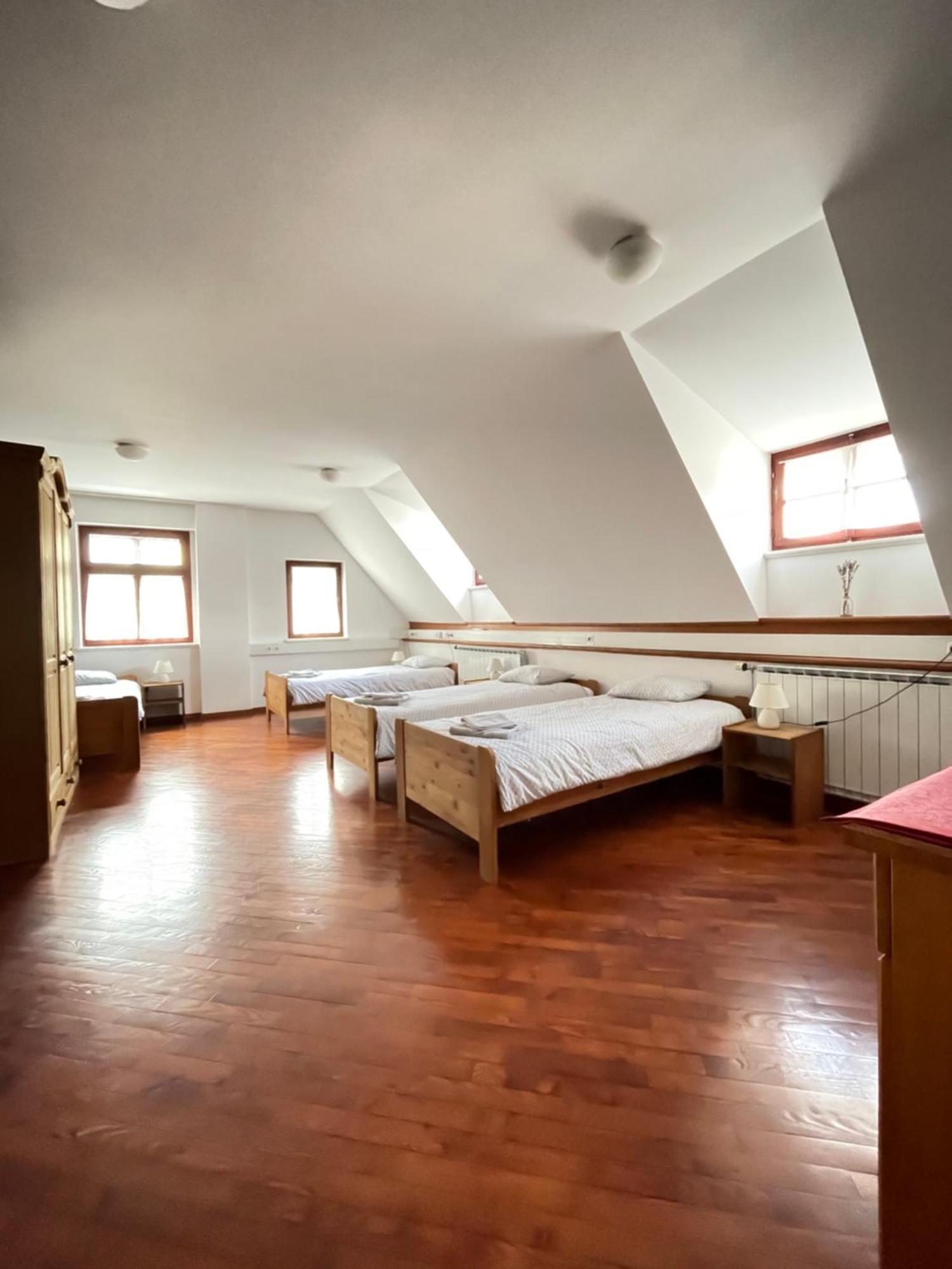 Hotel Gostisce Barbara à Idrija Extérieur photo