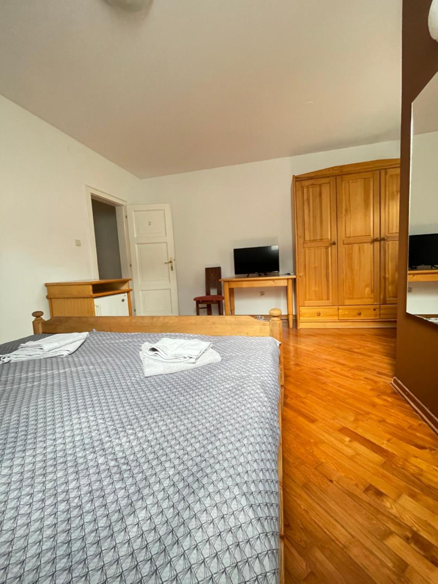 Hotel Gostisce Barbara à Idrija Extérieur photo