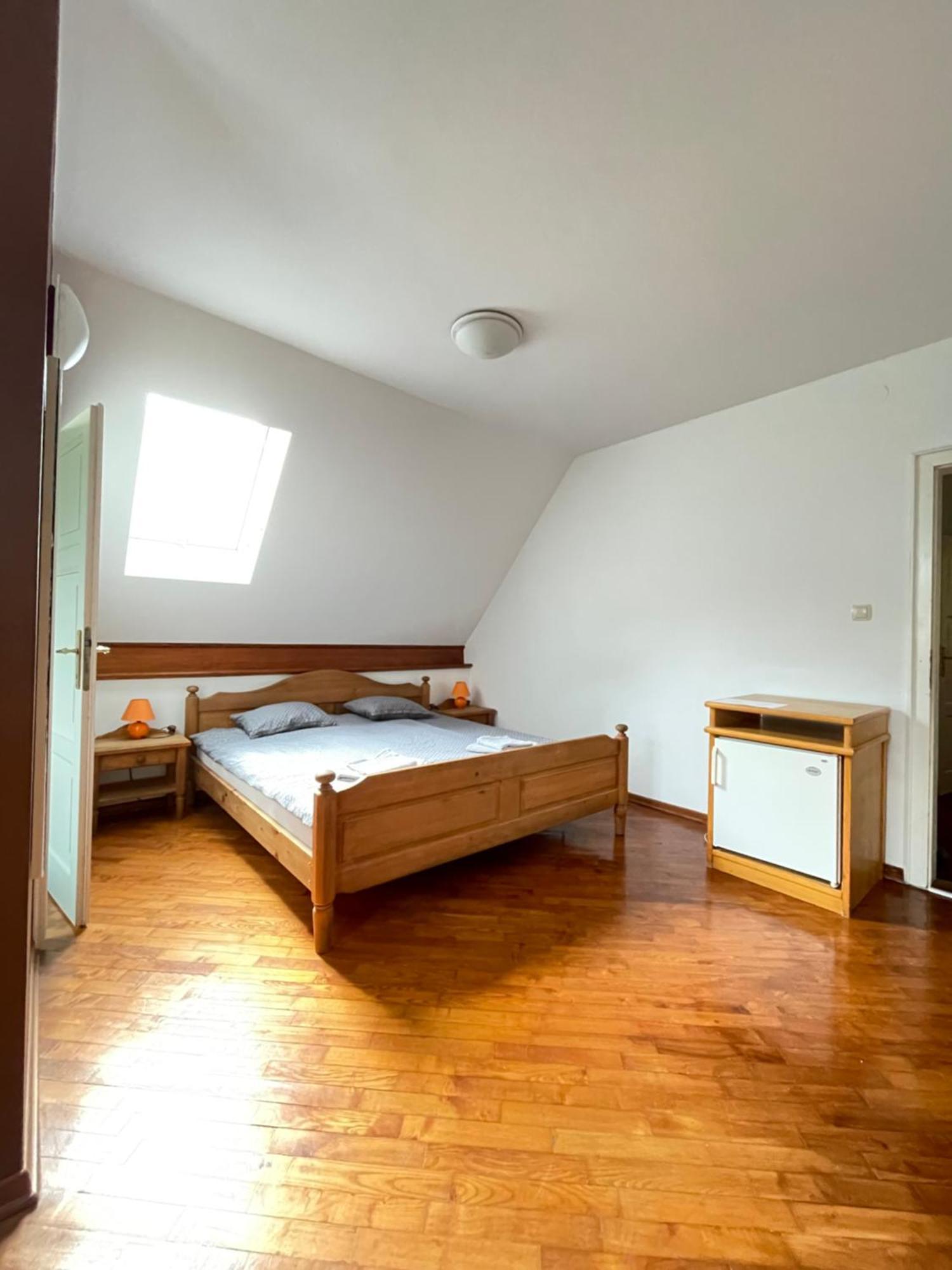 Hotel Gostisce Barbara à Idrija Extérieur photo