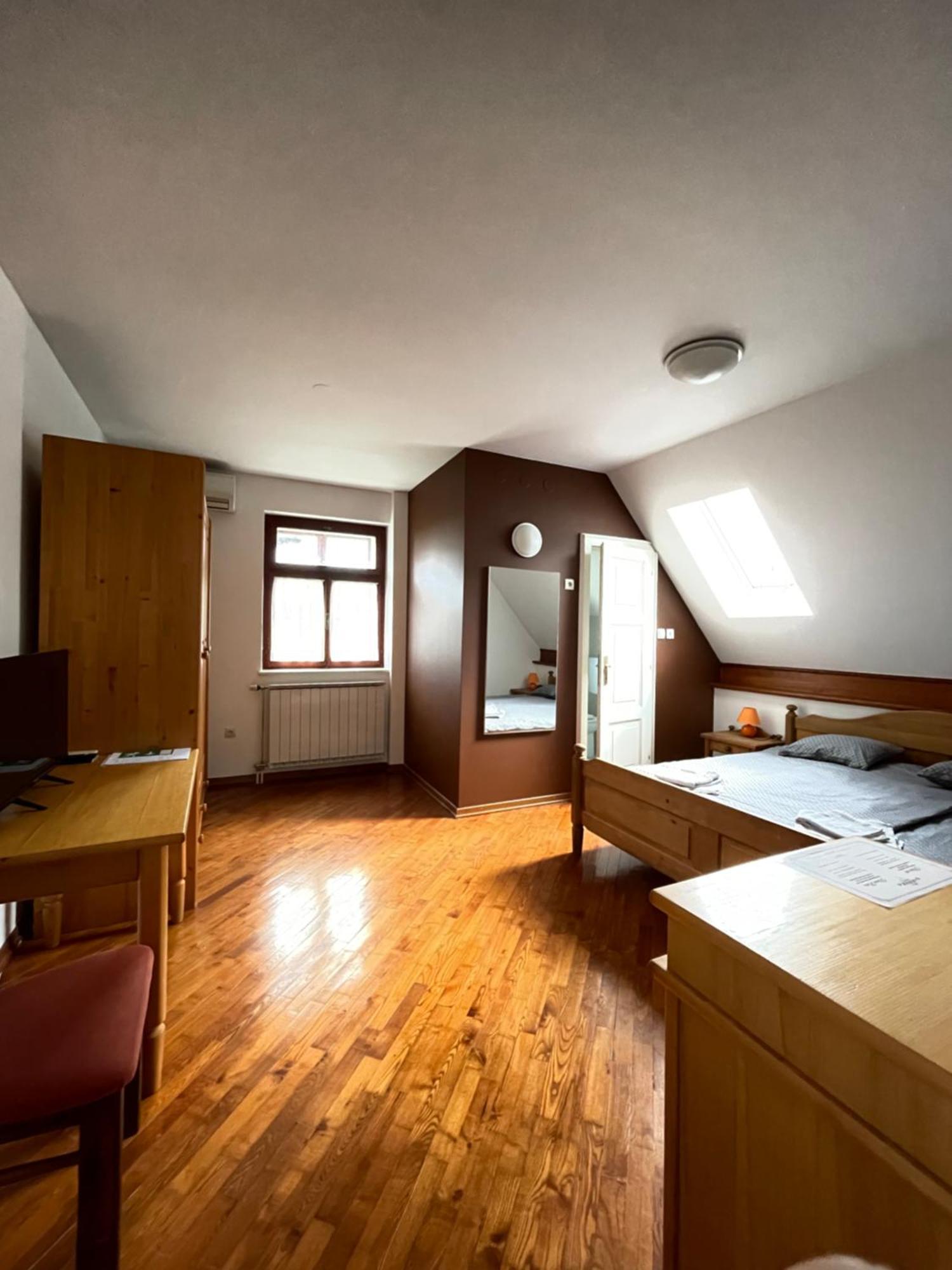 Hotel Gostisce Barbara à Idrija Extérieur photo